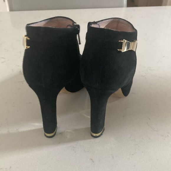 Kate Spade Aldaz Black Suede Gold Bow Ankle Boots Elegant 4” Heel Almond Toe 8.5 - Picture 5 of 10